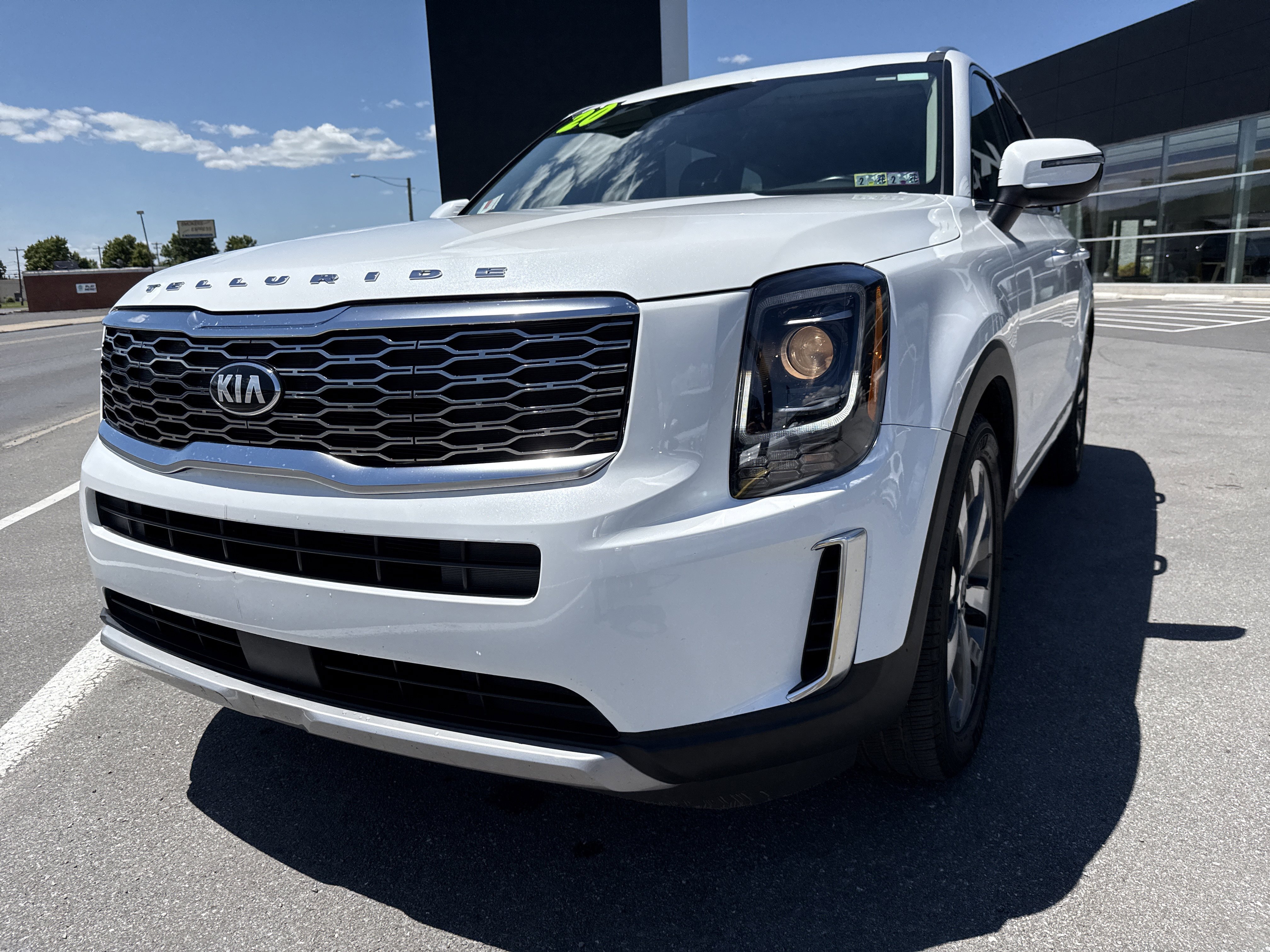 Used 2020 Kia Telluride S w/ S 8 Passenger Seating Package AWD/4WD image 8