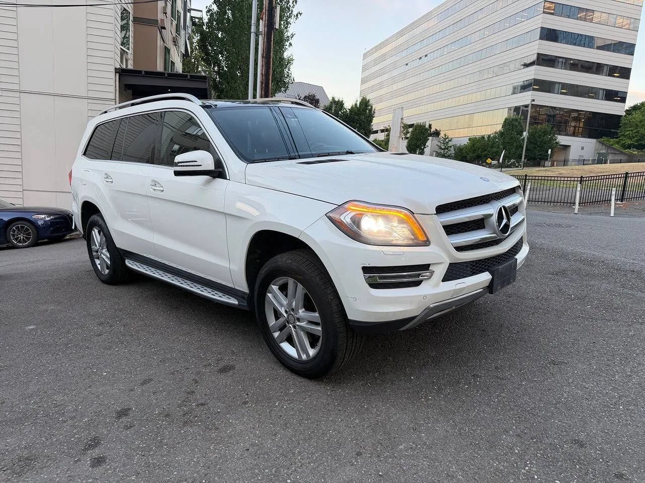 Used 2014 Mercedes-Benz GL 350 BlueTEC 4MATIC image 4