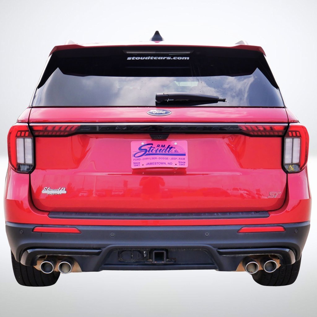 Used 2025 Ford Explorer ST image 3