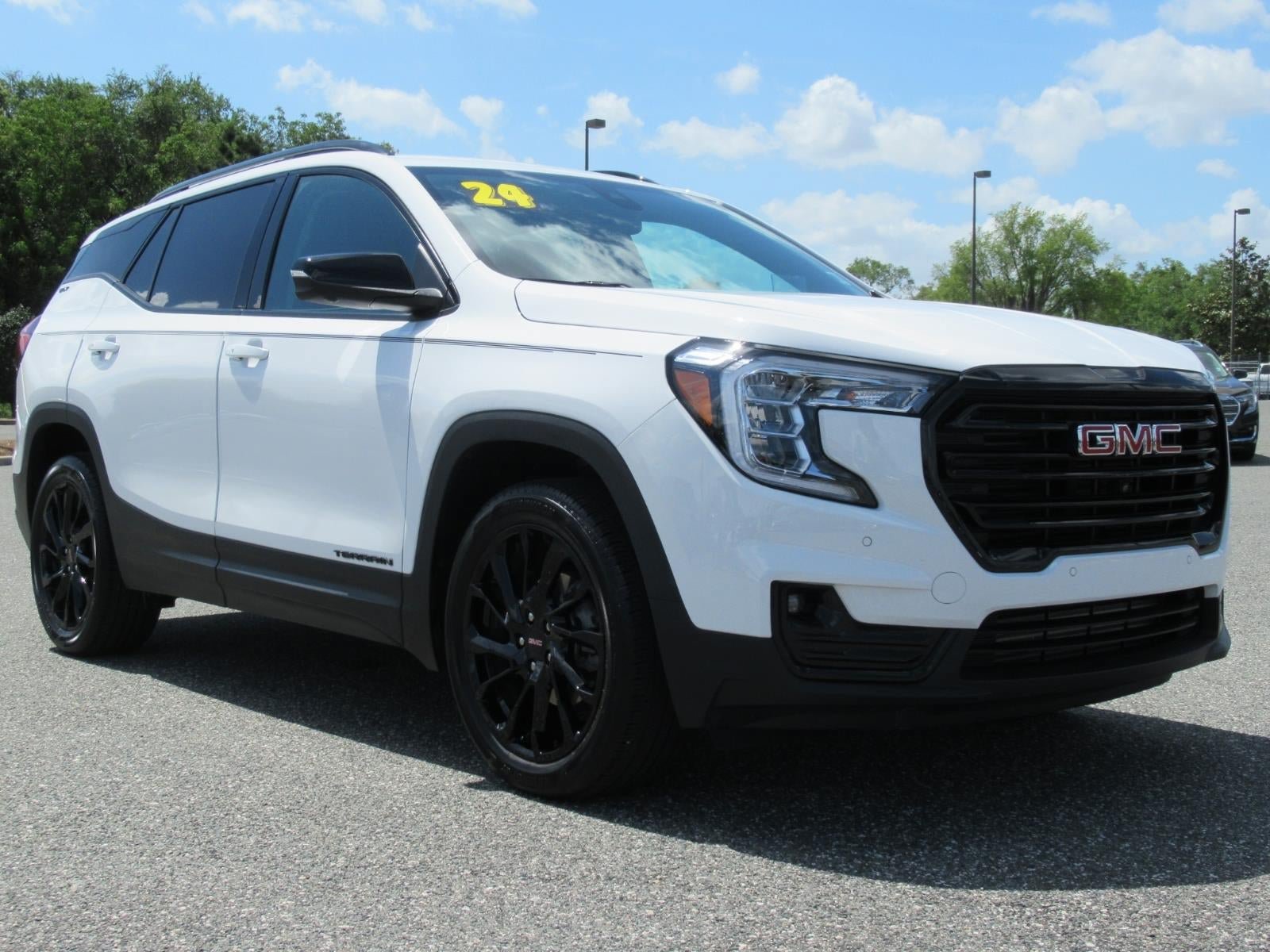 Used 2024 GMC Terrain SLT w/ Tech Package FWD image 1