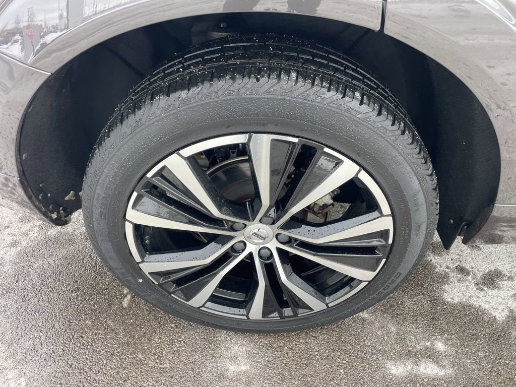 Certified 2023 Volvo XC60 B5 Plus w/ Climate Package image 14