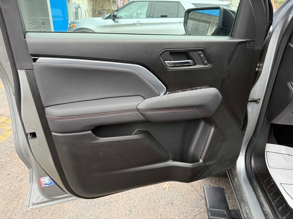 Used 2026 Chevrolet Colorado Z71 image 13