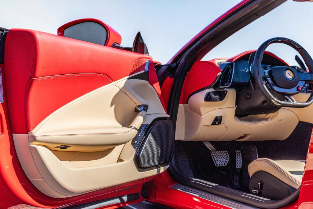 Certified 2025 Ferrari Roma Spider RWD image 35