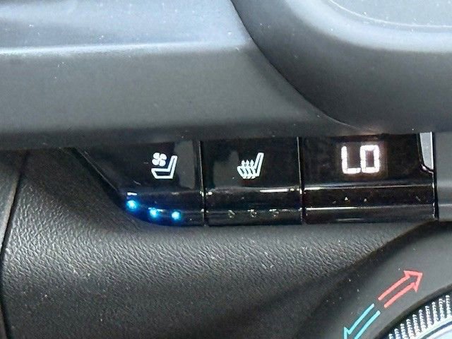 Used 2020 Chevrolet Camaro LT image 20