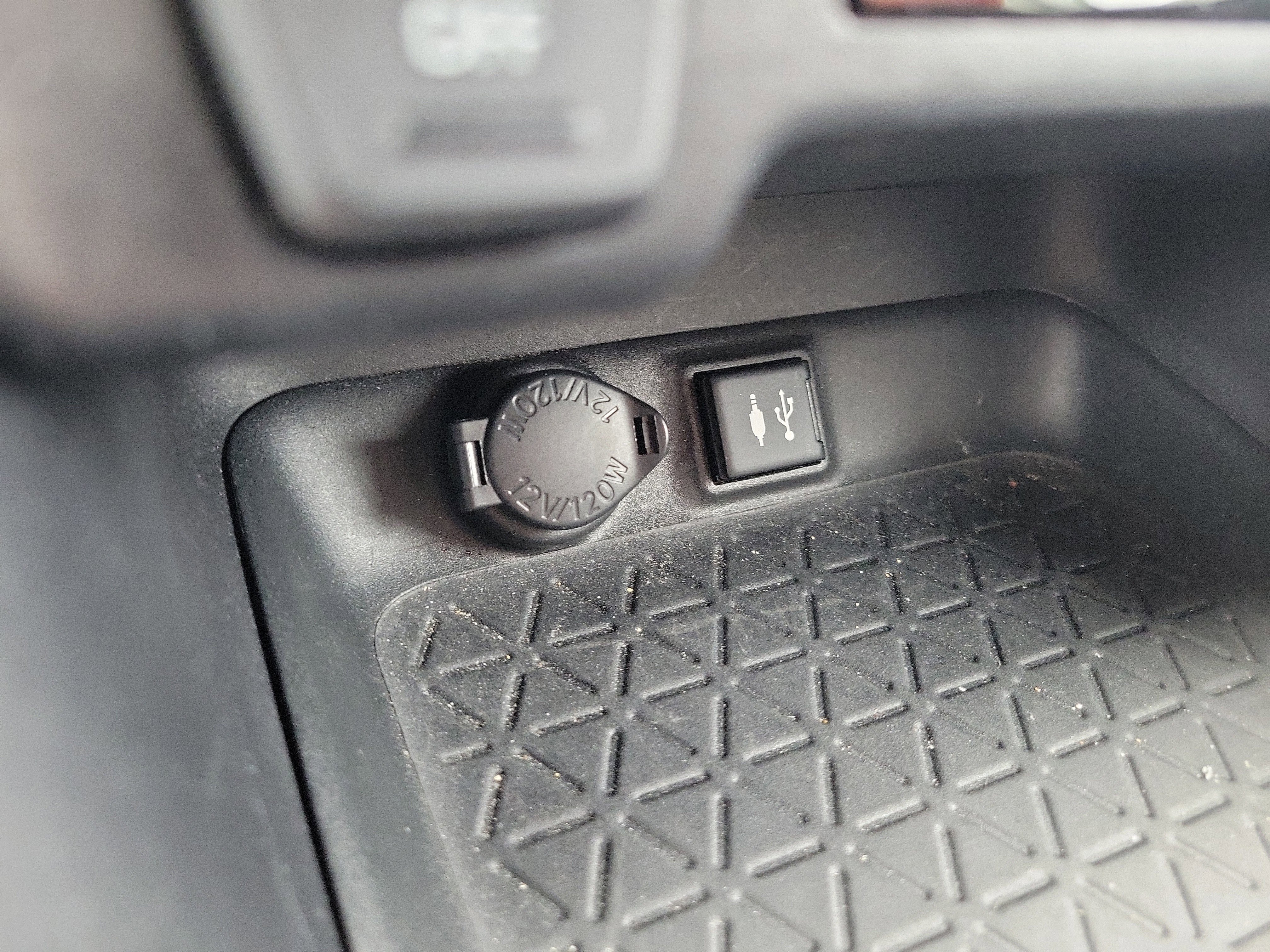 Used 2019 Toyota RAV4 XLE Premium image 37