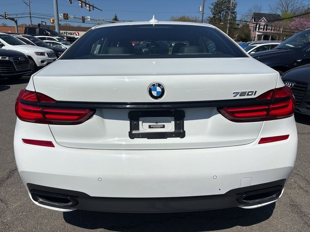 Used 2019 BMW 750i w/ Executive Package image 9