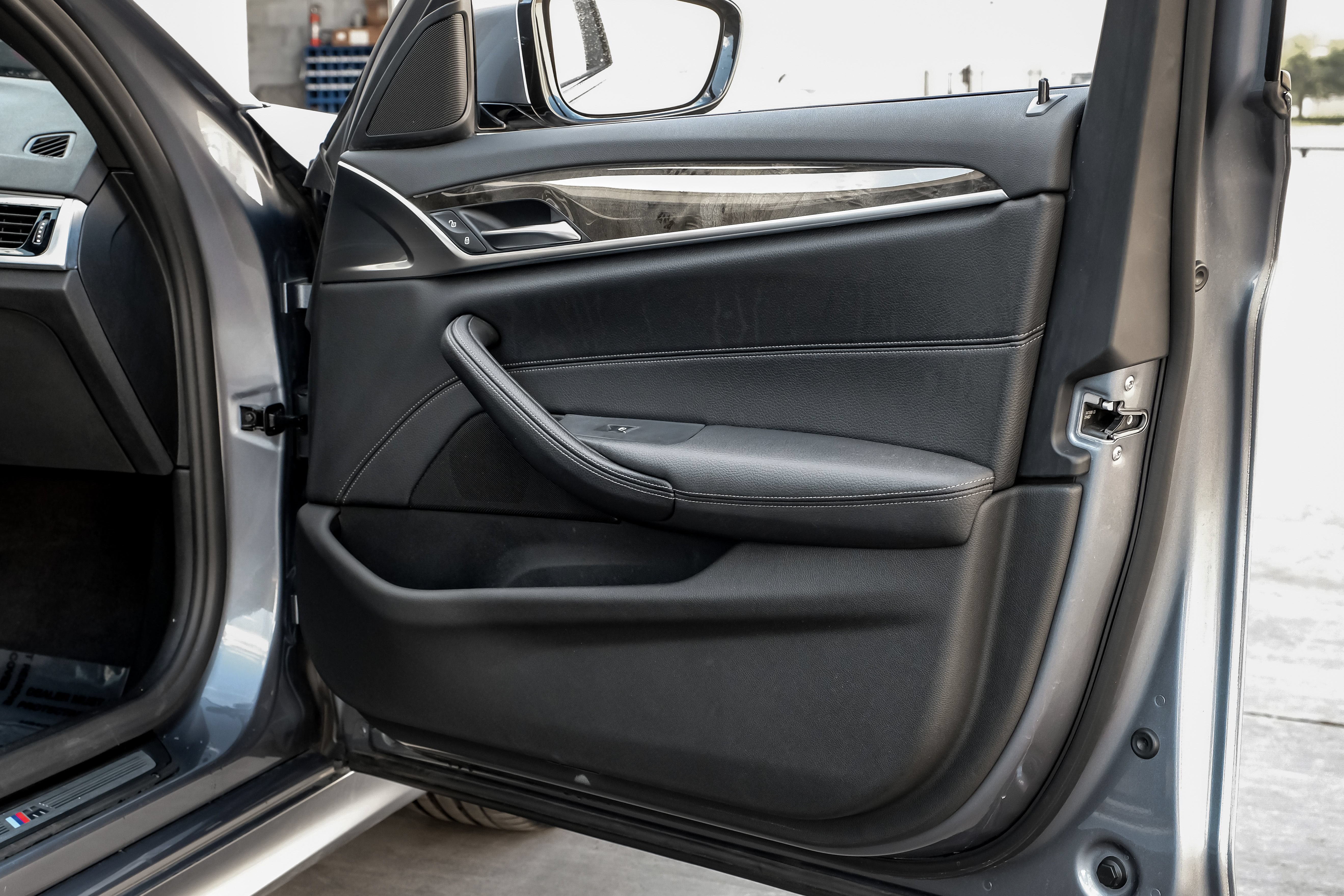 Used 2022 BMW 530e w/ M Sport Package RWD image 40