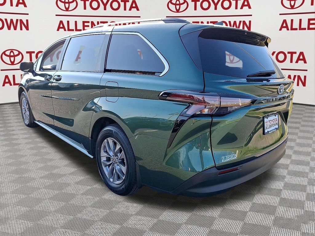 Used 2024 Toyota Sienna LE FWD image 7