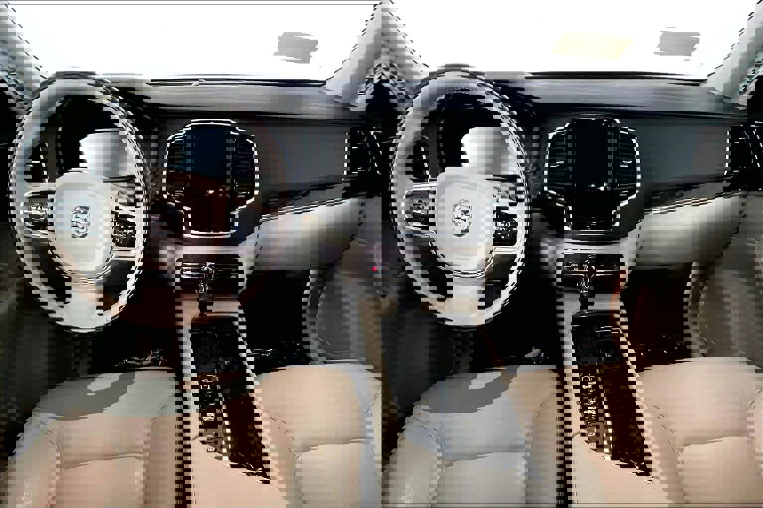 Used 2017 Volvo XC90 T6 Momentum w/ Vision Package image 16