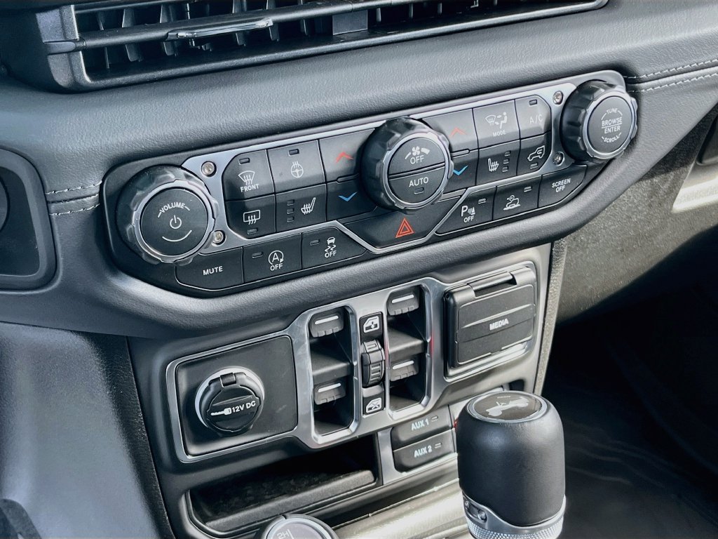 New 2026 Jeep Wrangler Unlimited Sahara AWD/4WD image 16