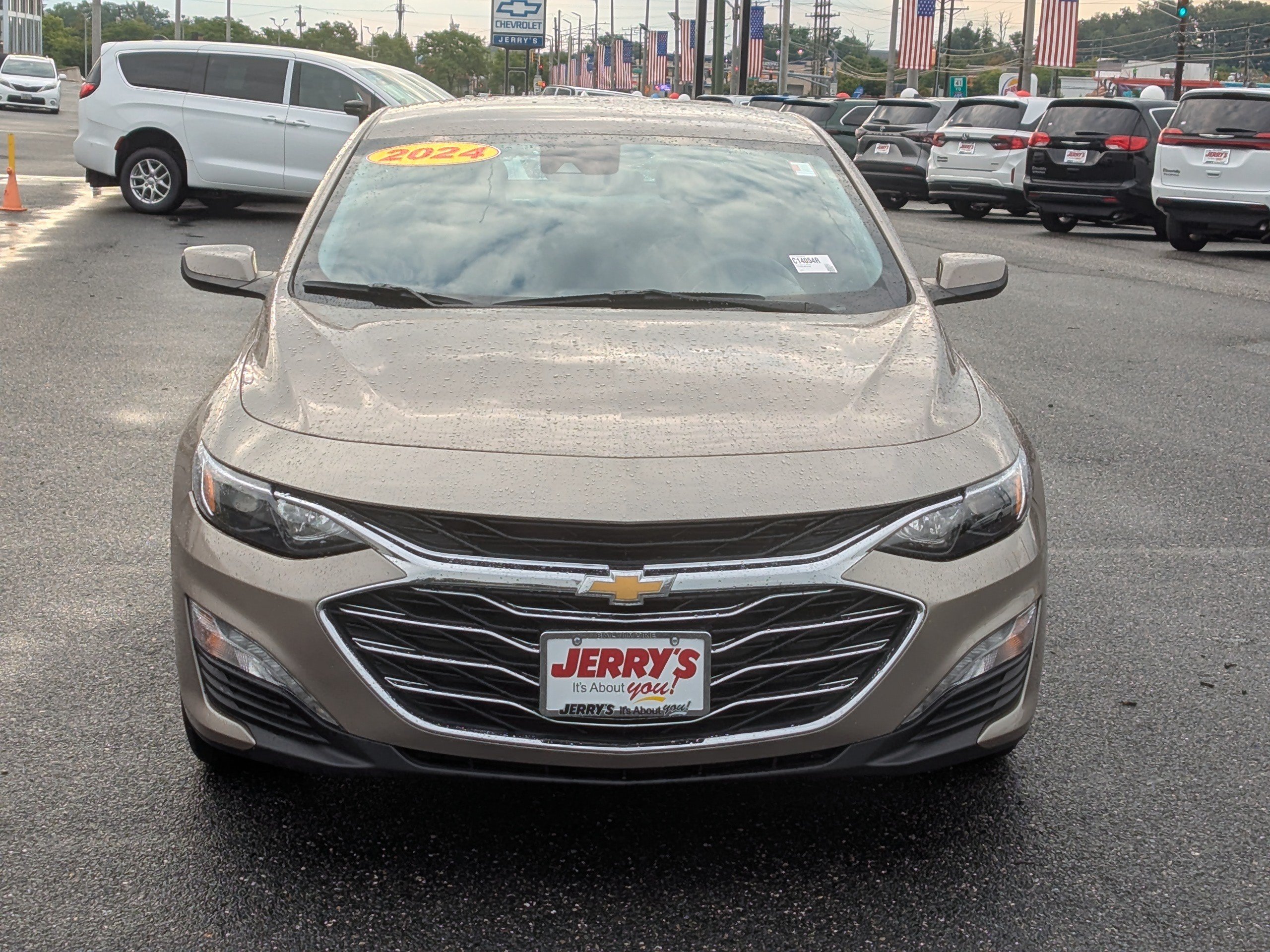 Used 2024 Chevrolet Malibu LT FWD image 2