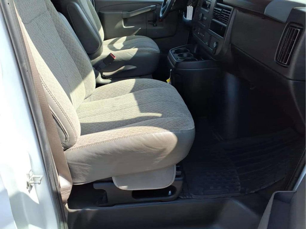 Used 2025 Chevrolet Express 3500 LS image 17