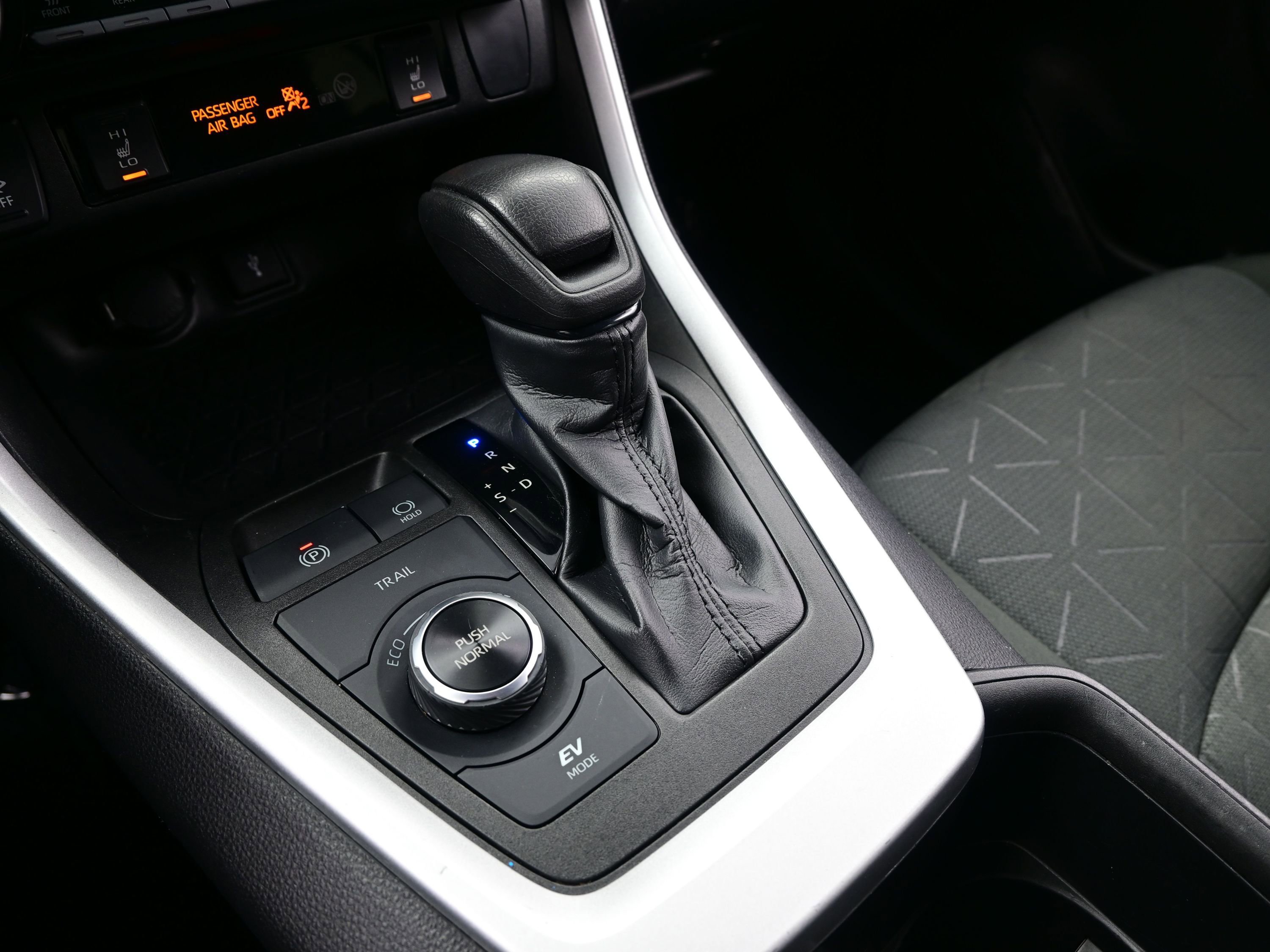 Used 2022 Toyota RAV4 XLE w/ Convenience Package image 23