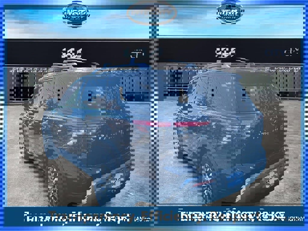 Used 2022 Nissan Pathfinder SL w/ Cargo Package image 5