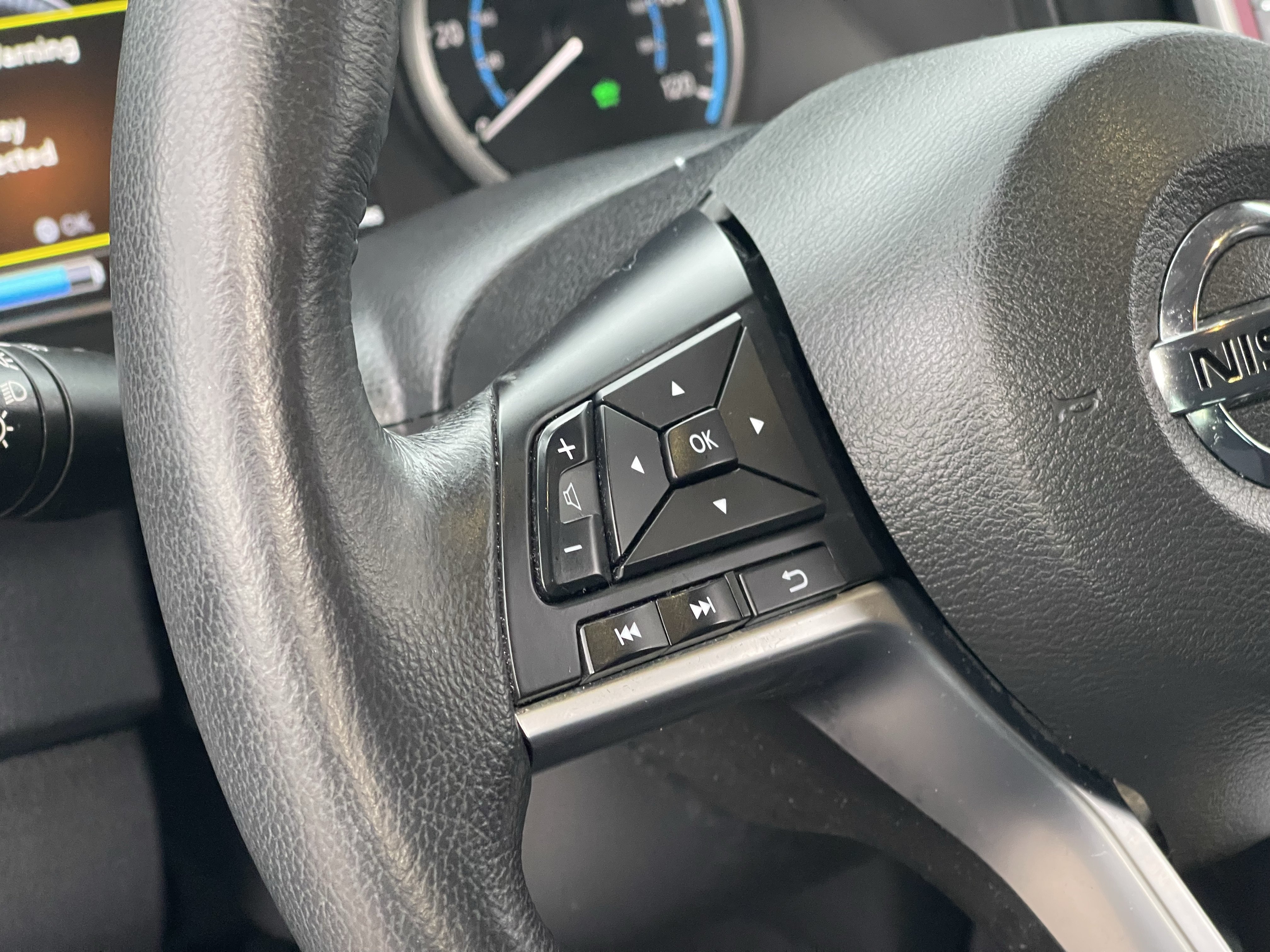 Used 2022 Nissan Leaf SV FWD image 22