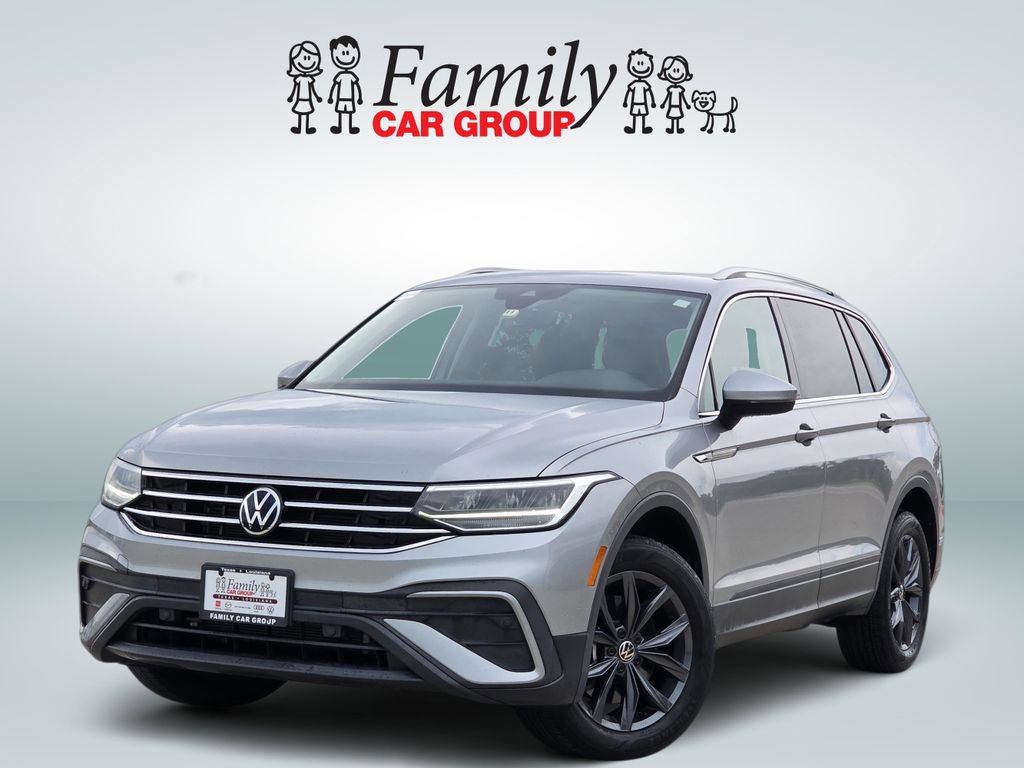 Used 2023 Volkswagen Tiguan SE w/ Panoramic Sunroof Package FWD image 1