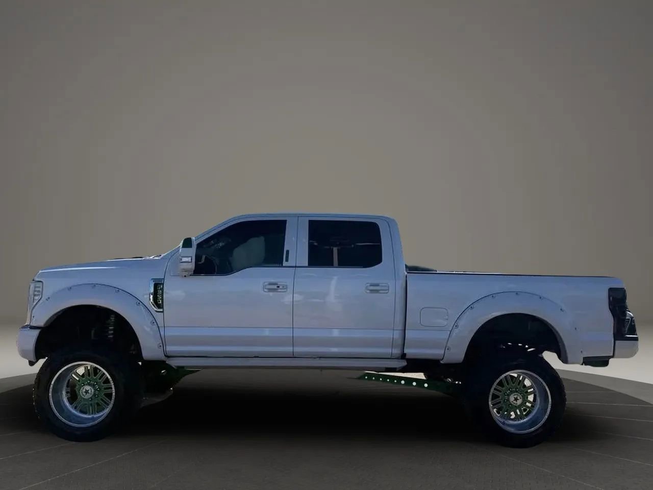 Used 2019 Ford F350 Platinum w/ Platinum Ultimate Package AWD/4WD image 9