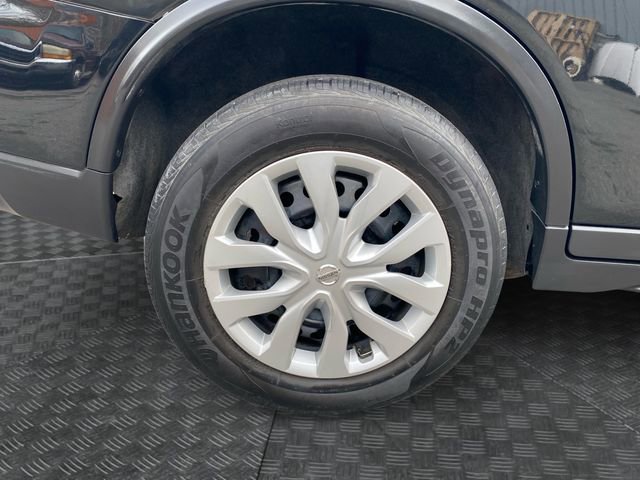 Used 2019 Nissan Rogue S image 32