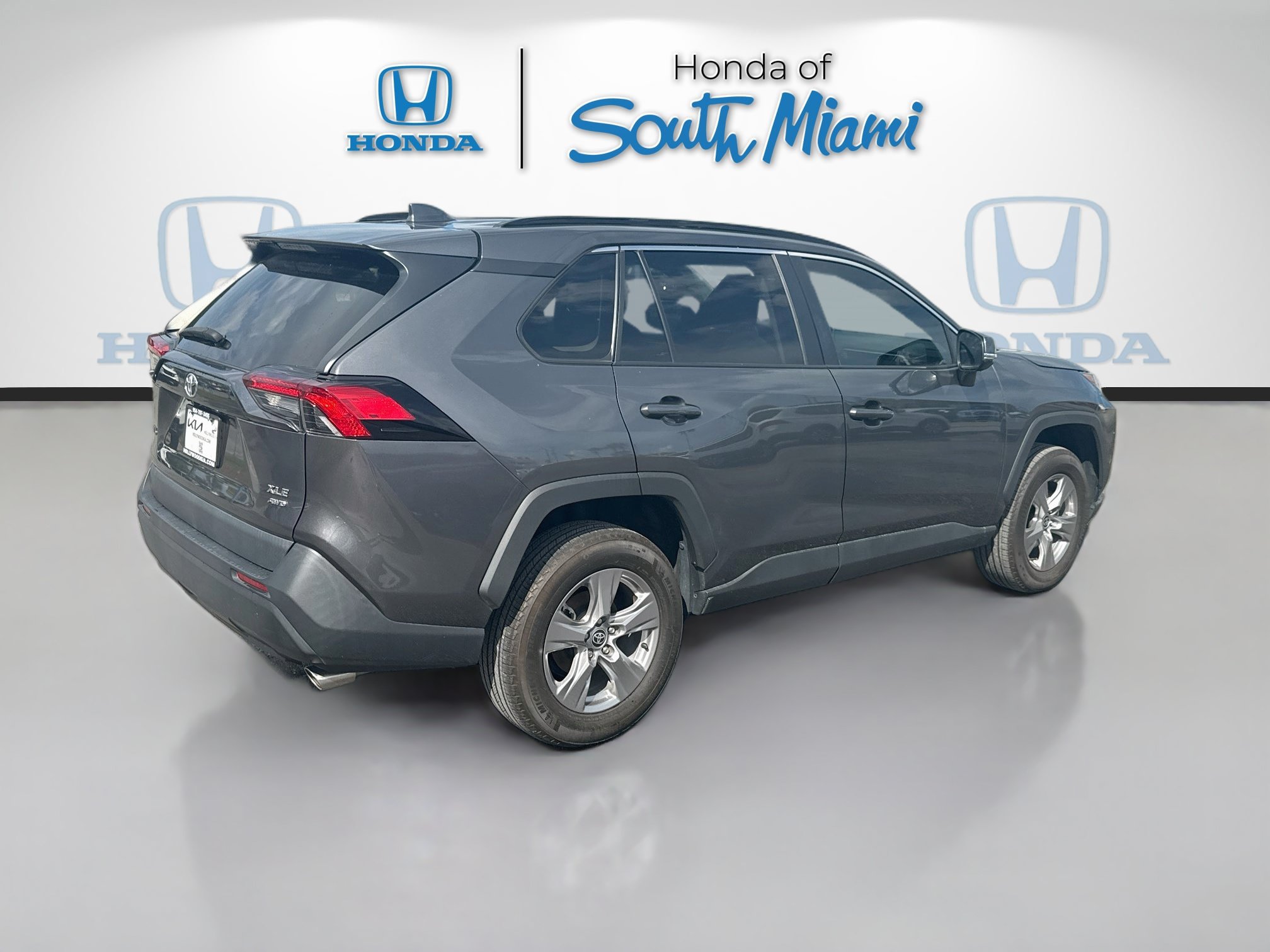 Used 2023 Toyota RAV4 XLE AWD/4WD image 7