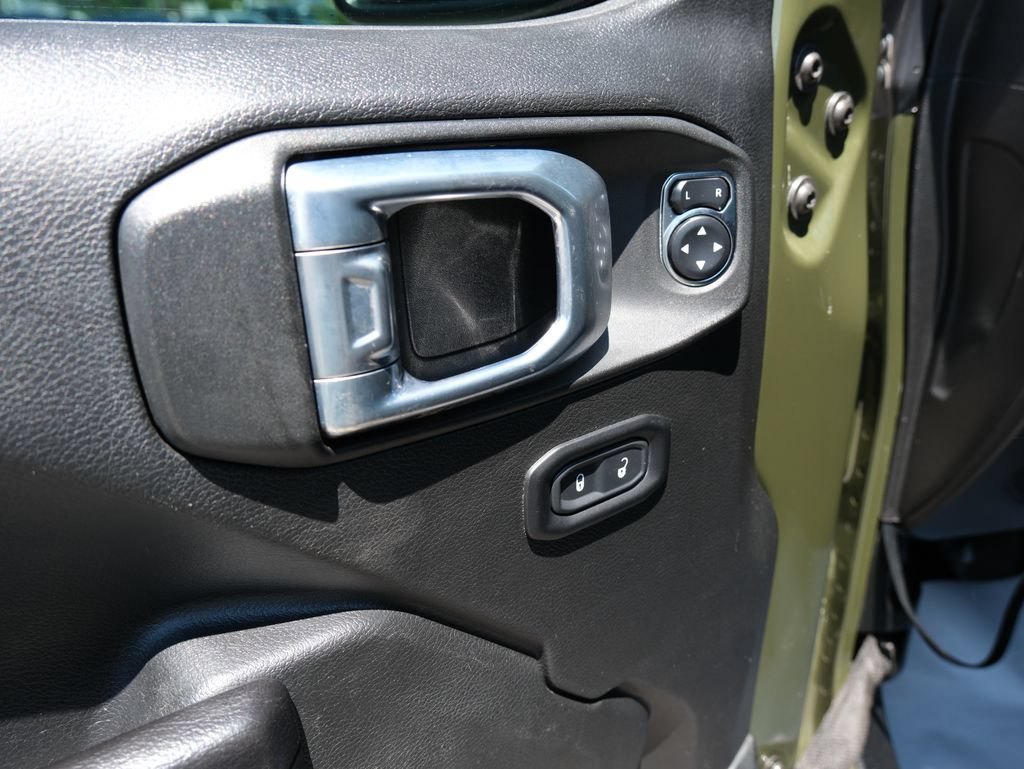 Used 2021 Jeep Wrangler Unlimited Rubicon w/ Dual Top Group AWD/4WD image 27