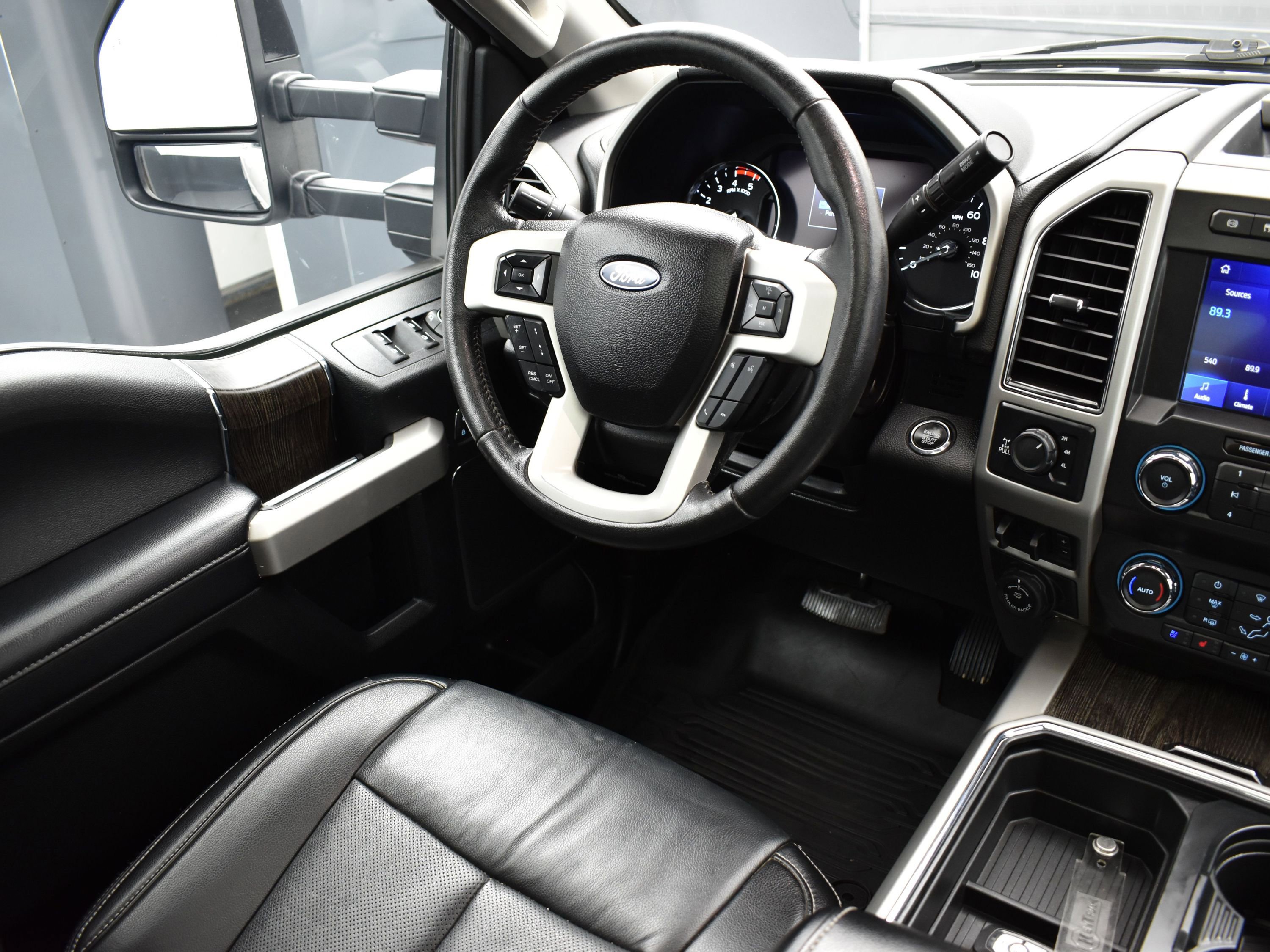 Used 2021 Ford F350 Lariat image 23