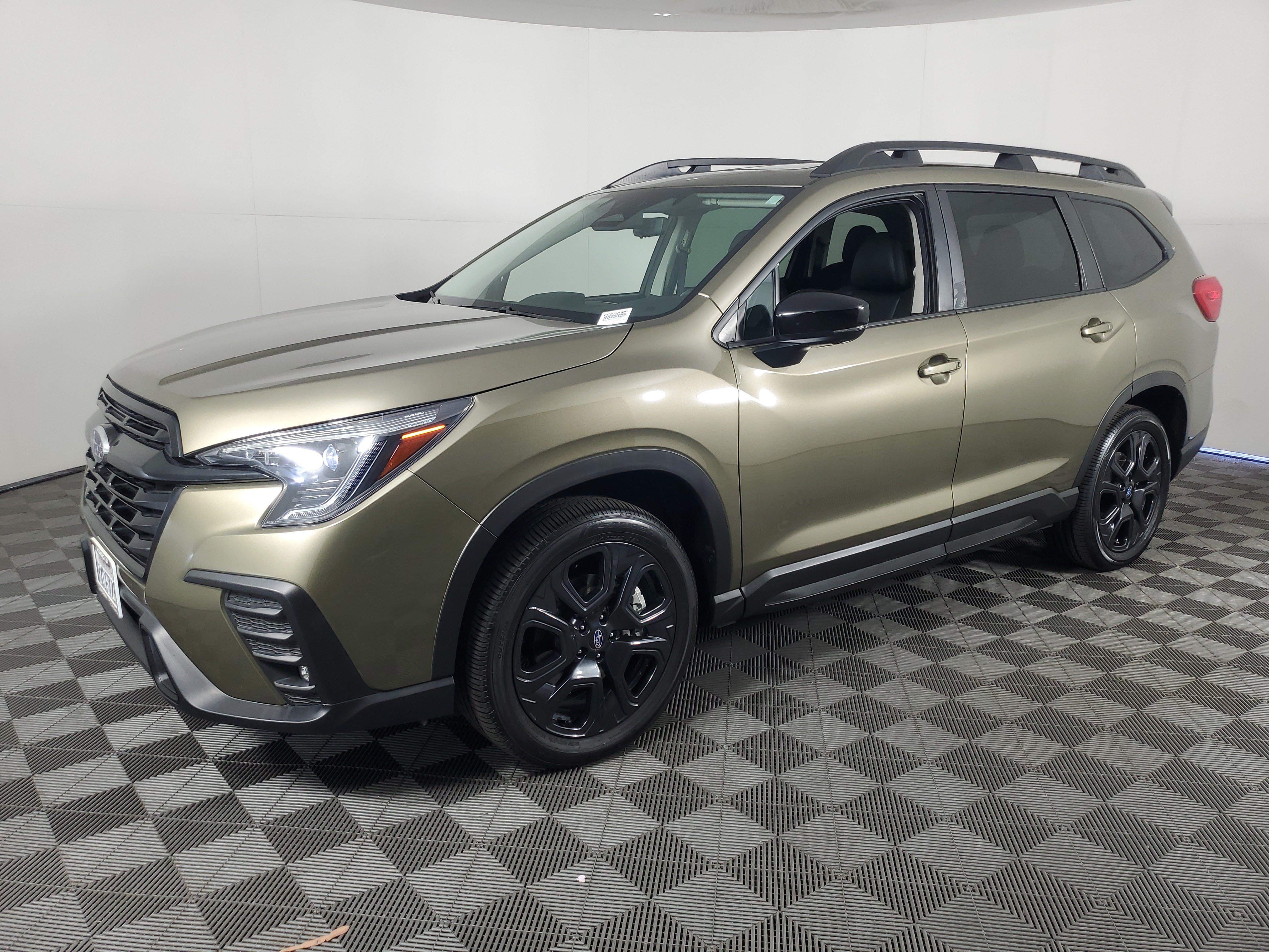 Used 2025 Subaru Ascent Bronze Edition w/ Popular Package #2 AWD/4WD image 9