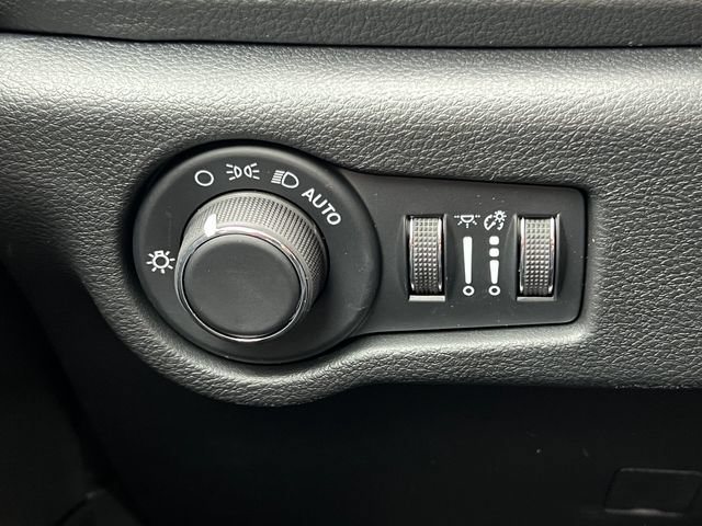 New 2027 Chrysler Pacifica Select AWD/4WD image 18