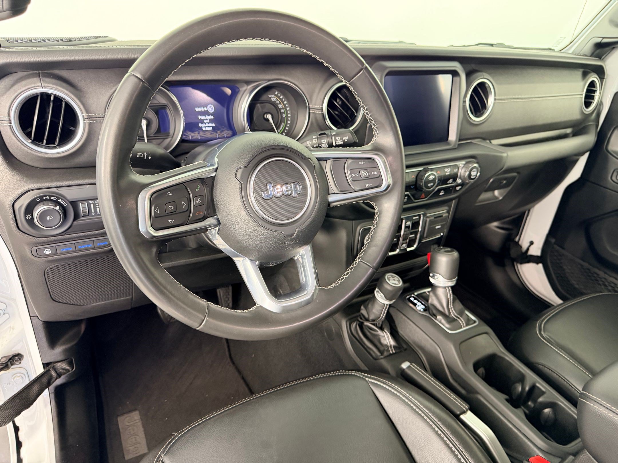 Used 2022 Jeep Wrangler Unlimited Sahara AWD/4WD image 4