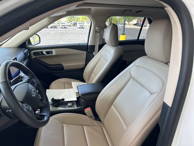 Used 2020 Ford Explorer XLT w/ Equipment Group 202A image 16