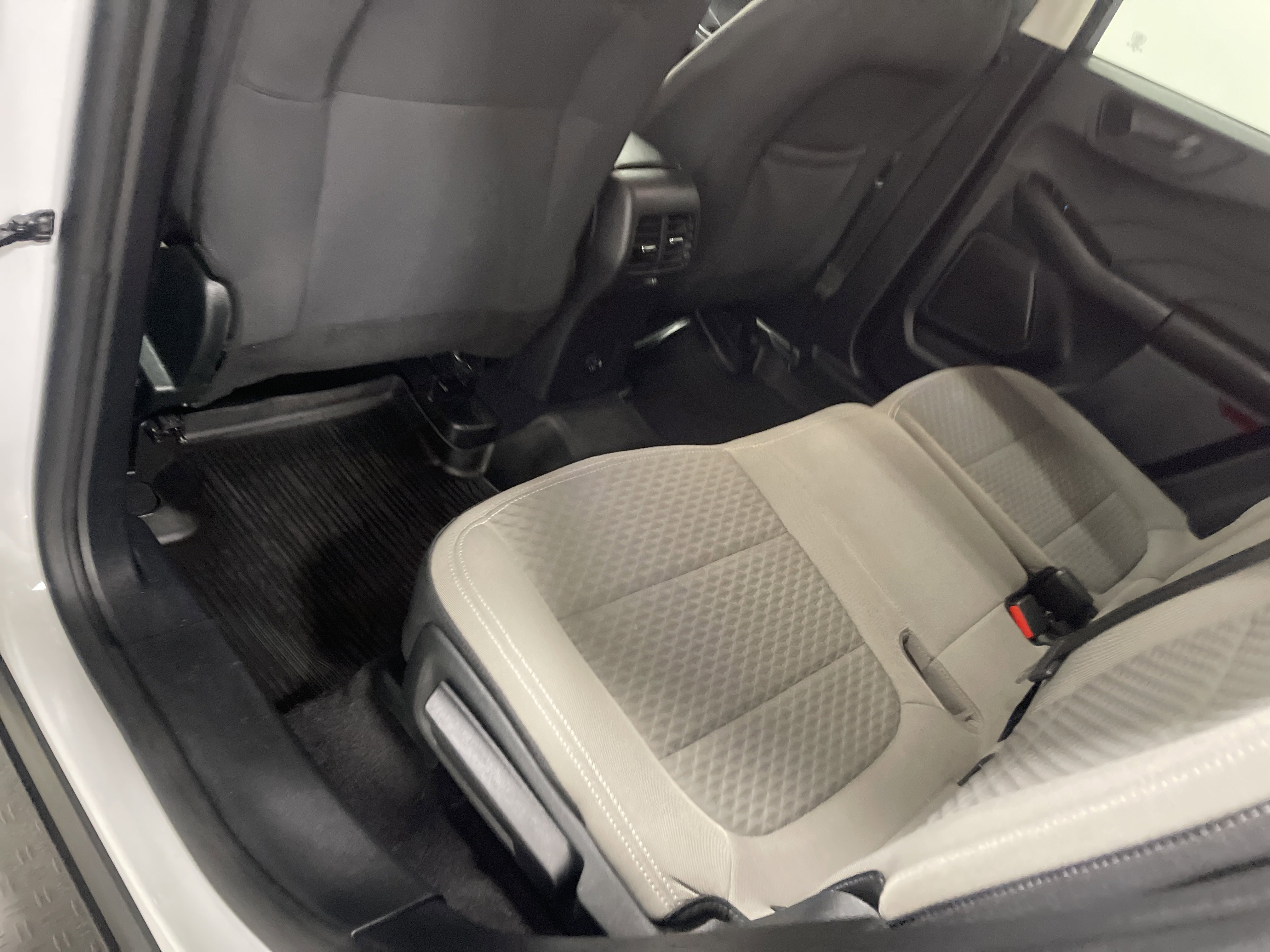 Used 2022 Ford Escape SE w/ SE Sport Appearance Package image 17