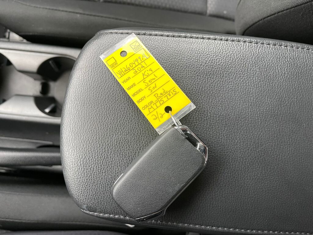 Used 2021 Kia Soul LX image 4