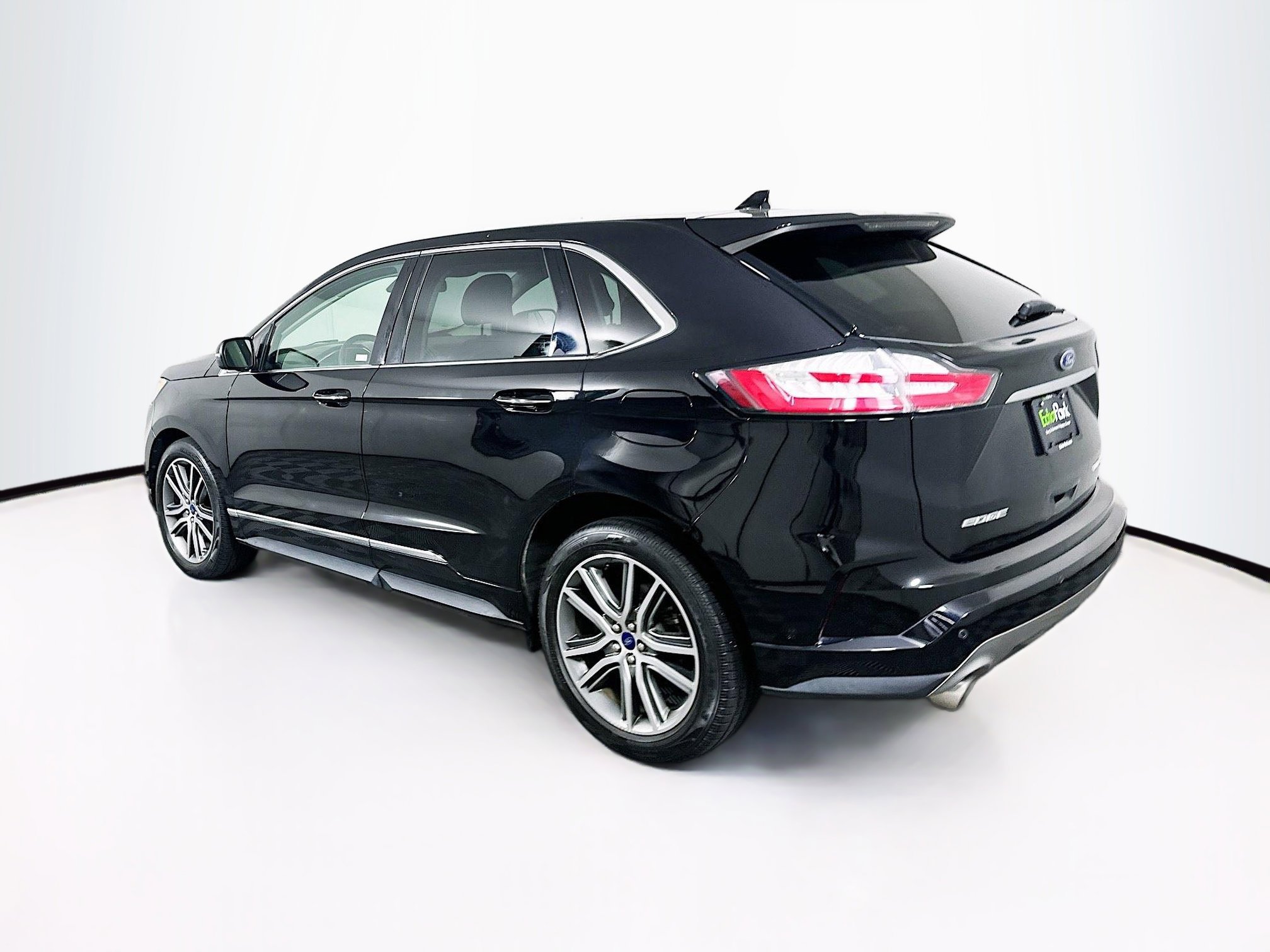 Used 2019 Ford Edge Titanium w/ Equipment Group 301A FWD image 5
