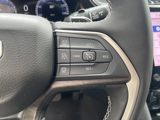 Used 2025 Jeep Grand Cherokee L Limited w/ Black Appearance Package AWD/4WD image 34