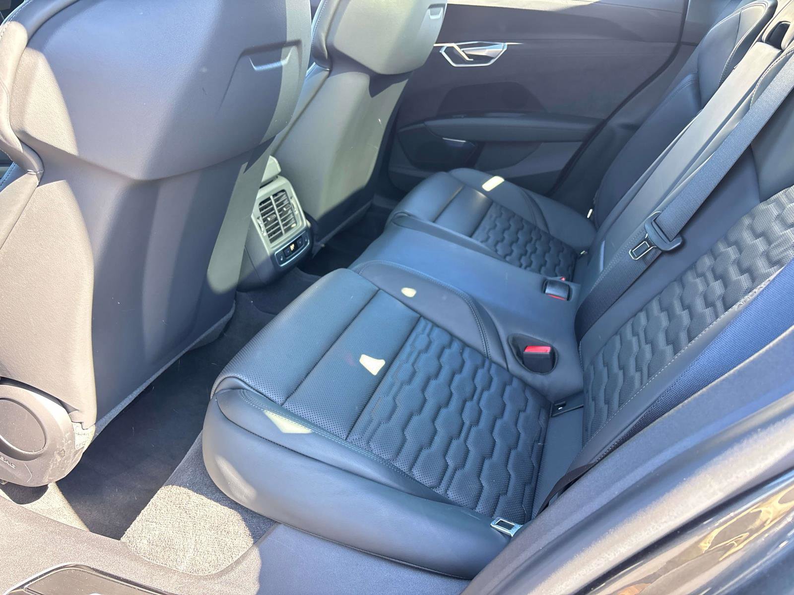 Used 2022 Audi e-tron GT Prestige image 9