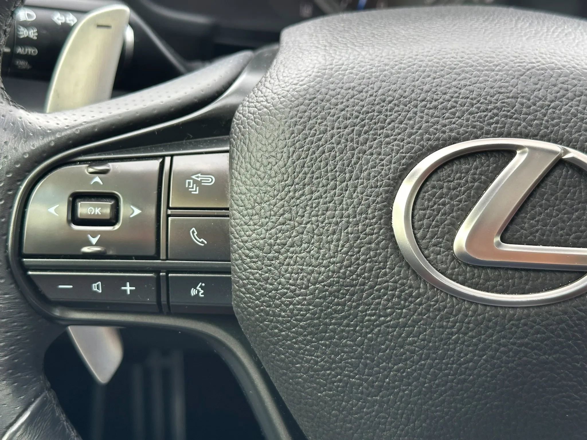 Used 2018 Lexus LC 500 Coupe w/ Touring Package RWD image 38