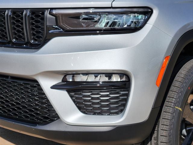 New 2025 Jeep Grand Cherokee Limited w/ Black Appearance Package RWD image 5