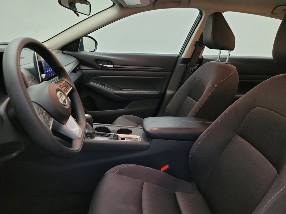Used 2025 Nissan Altima 2.5 SV AWD/4WD image 17