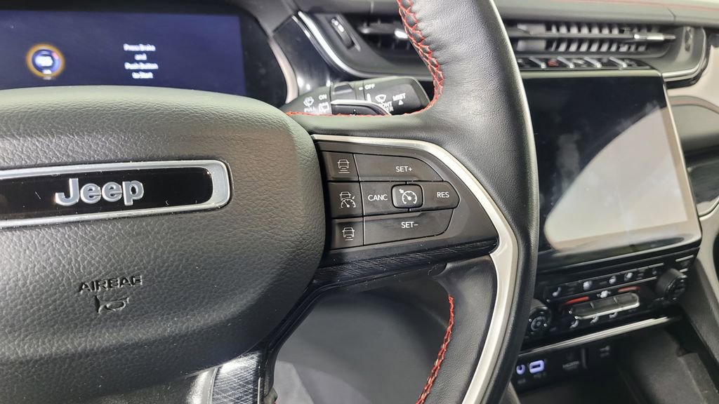 Used 2022 Jeep Grand Cherokee Trailhawk w/ Luxury Tech Group III image 18