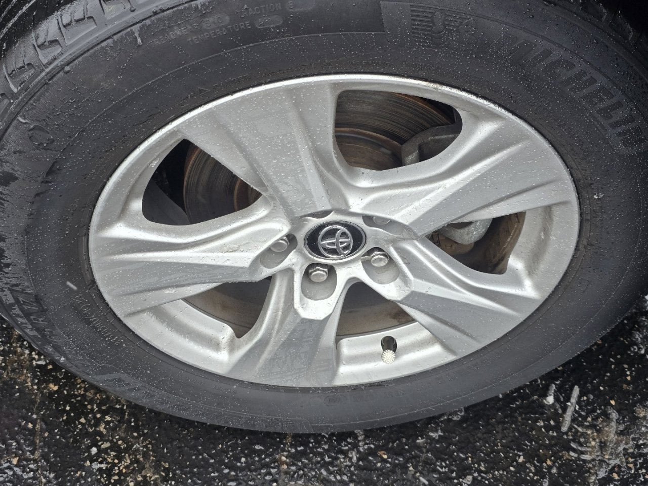 Certified 2020 Toyota RAV4 XLE w/ Convenience Package image 9