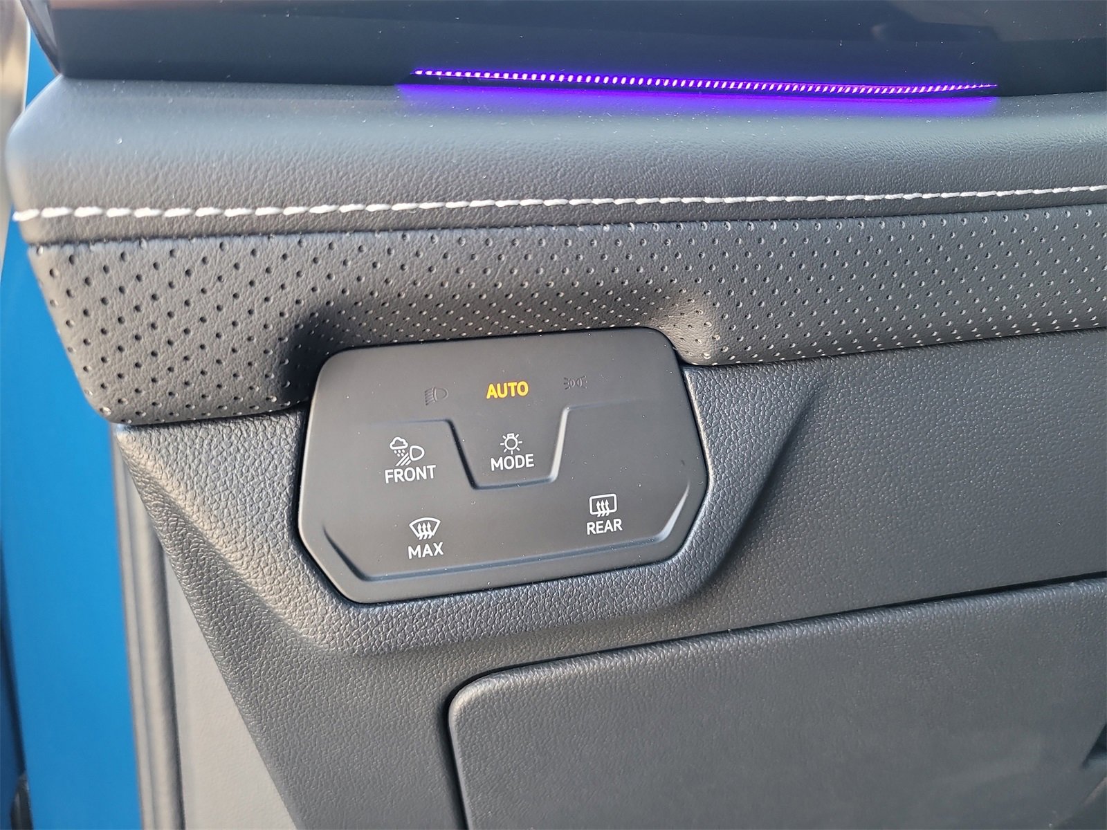 Used 2025 Volkswagen Atlas Cross Sport SEL Premium R-Line image 32