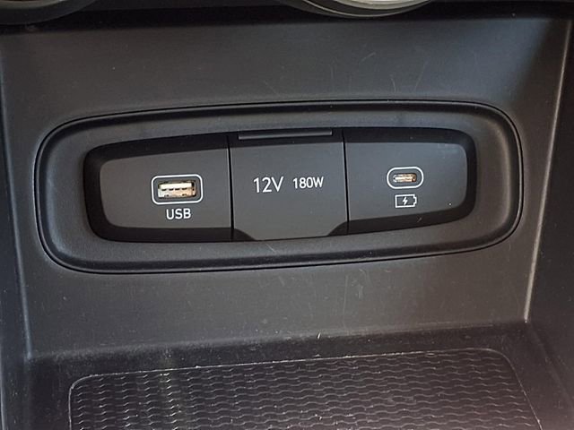 Certified 2025 Hyundai Venue SEL FWD image 18