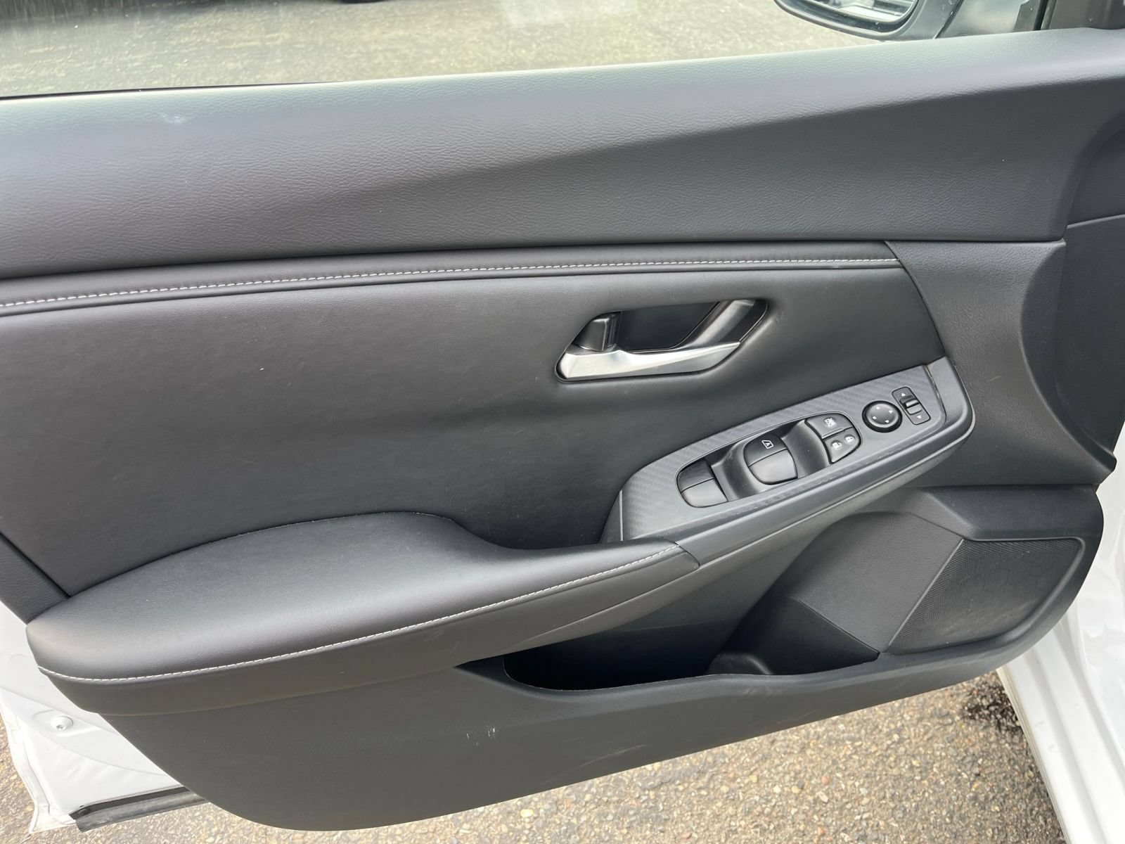 Used 2025 Nissan Sentra SV FWD image 18