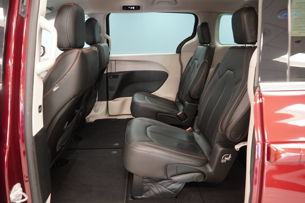 Used 2017 Chrysler Pacifica Touring-L FWD image 24