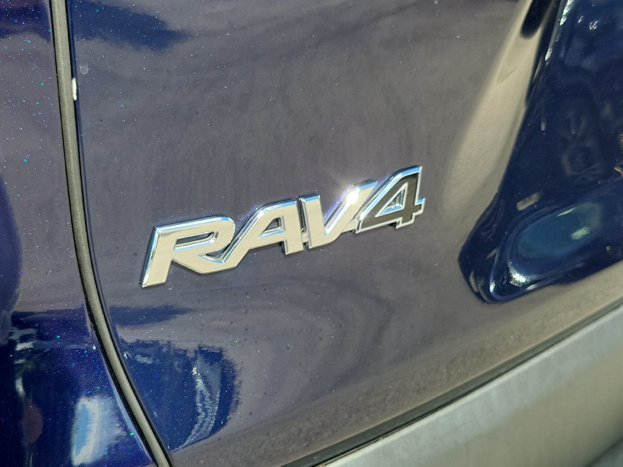 Used 2025 Toyota RAV4 XLE Premium FWD image 6