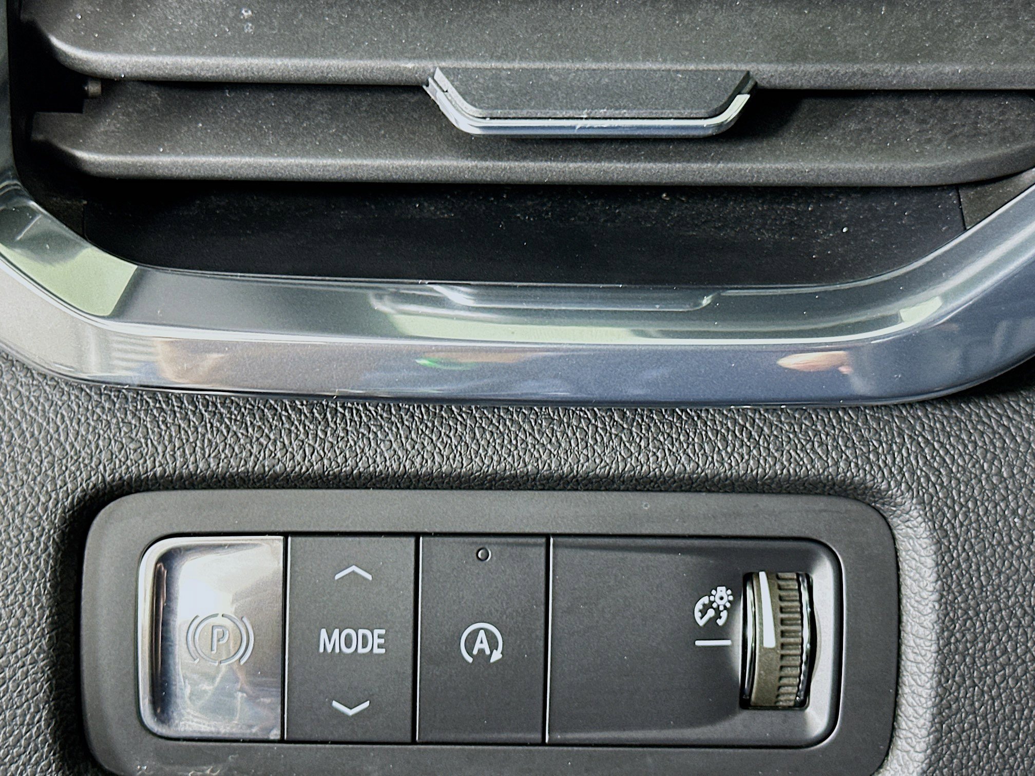 Used 2025 GMC Acadia Elevation image 17
