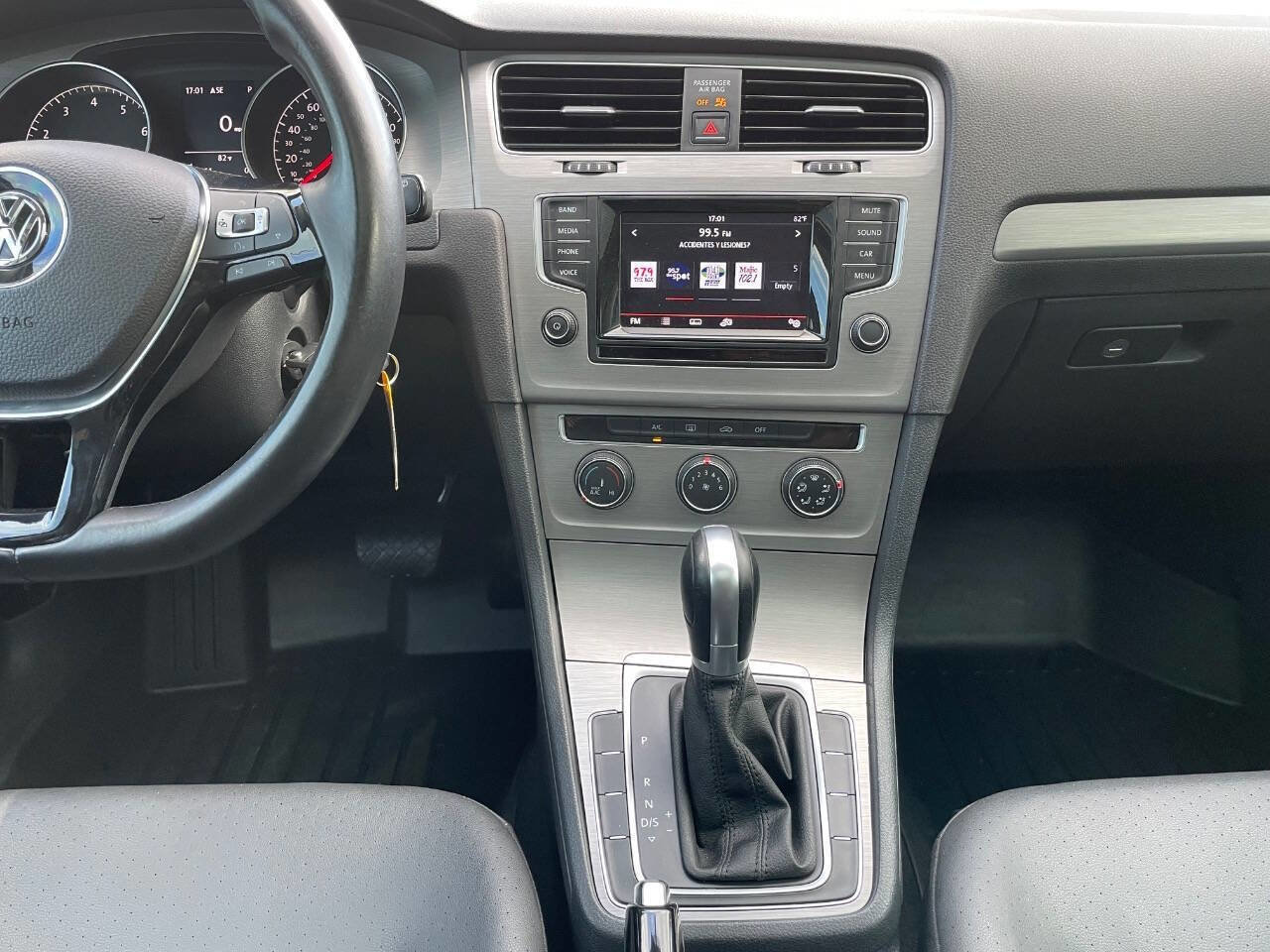 Used 2015 Volkswagen Golf S FWD image 26