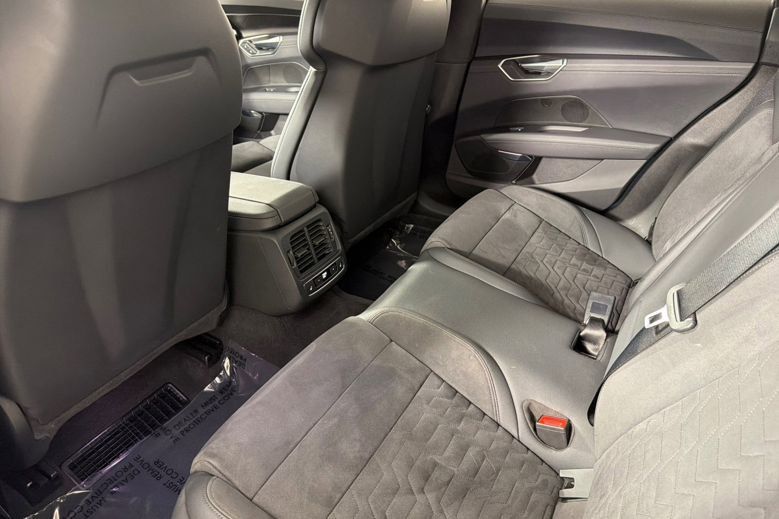 Used 2024 Audi e-tron GT Prestige image 11