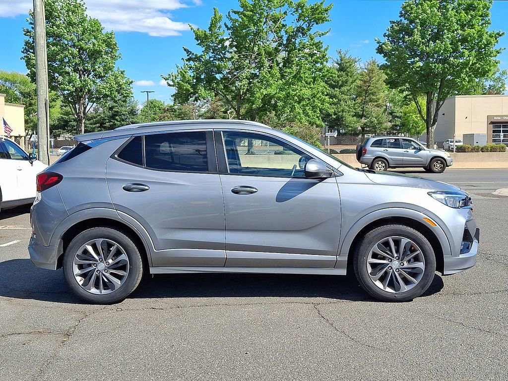 Used 2023 Buick Encore GX Select w/ Sport Touring Package FWD image 8