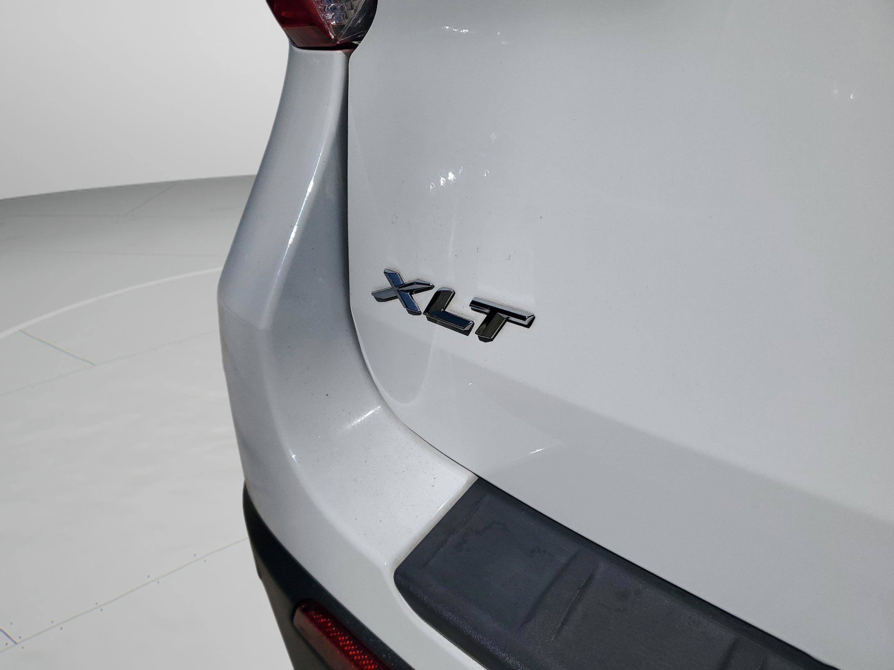 Used 2020 Ford Explorer XLT w/ Equipment Group 202A image 9