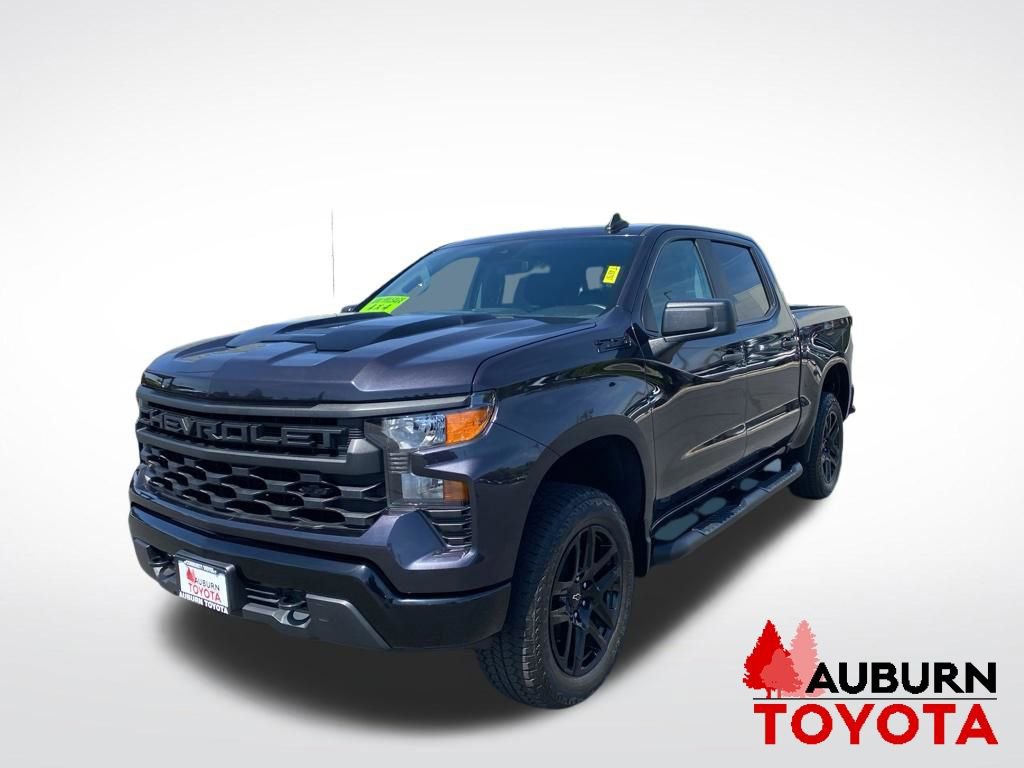 Used 2024 Chevrolet Silverado 1500 Custom Trail Boss w/ Dark Appearance Package AWD/4WD image 3